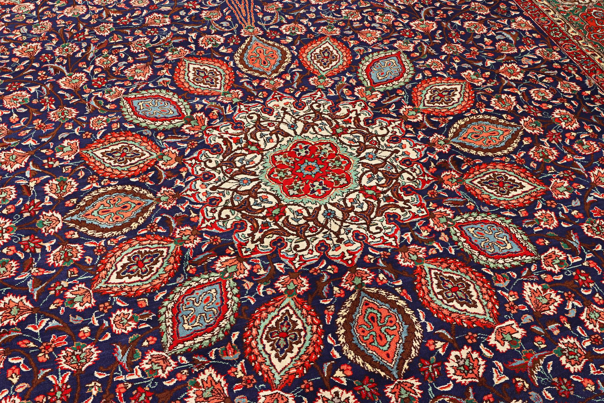 Matta, Kashmar, ca 500 x 348 cm.