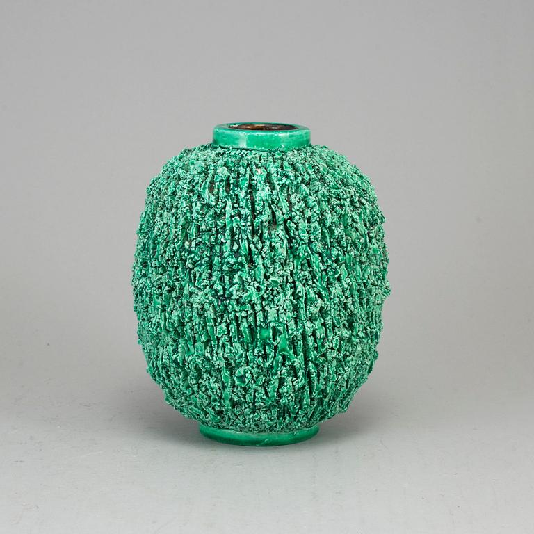 GUNNAR NYLUND, a chamotte stoneware vase 'Igelkott', Rörstrand.