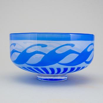 A Gunnar Cyrén 'graal' glass bowl, Orrefors, Sweden 1967.