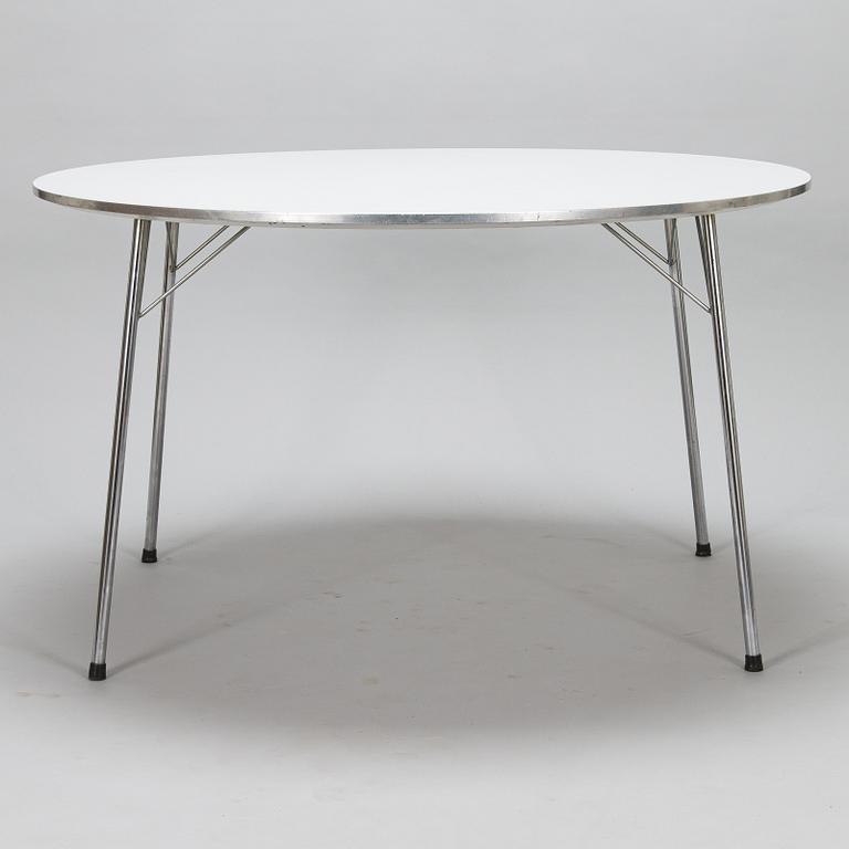 Arne Jacobsen, a 1970s '3600' diningtable for Fritz Hansen.