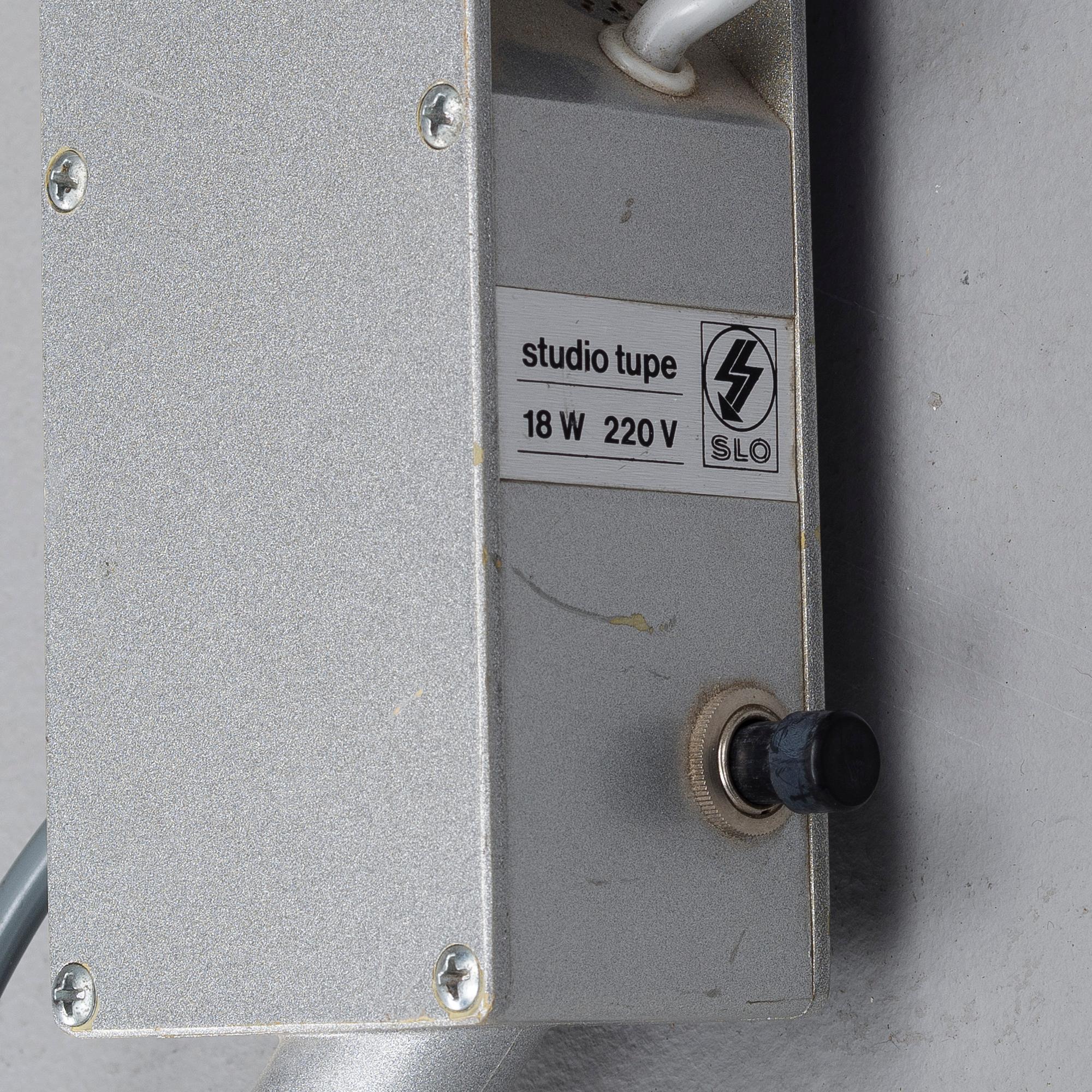 YRJÖ TURKKA, TYÖVALAISIN. Suunniteltu vuonna 1975. Valmistaja SLO- Metalli Oy, Finland.