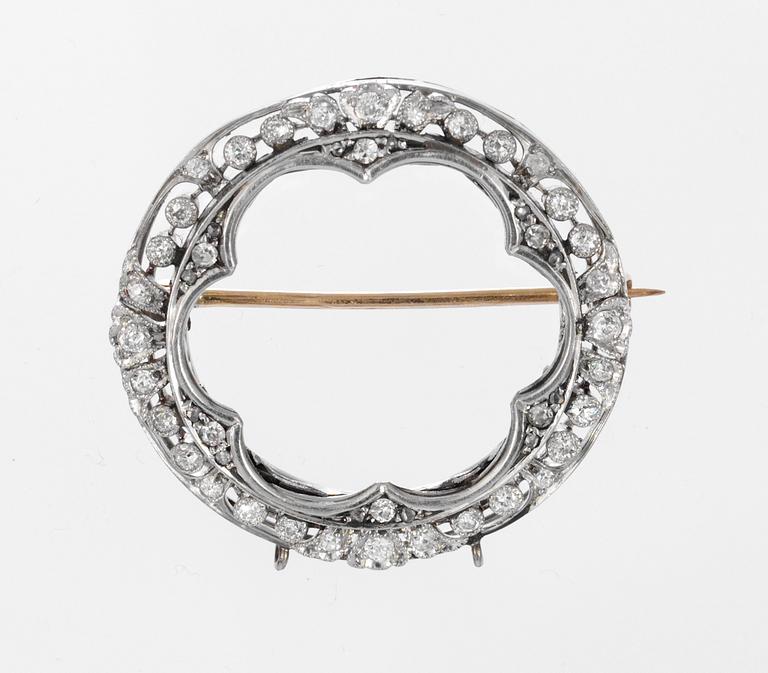 BROSCH (HÄNGE), platina med små diamanter. Ca 1915.
