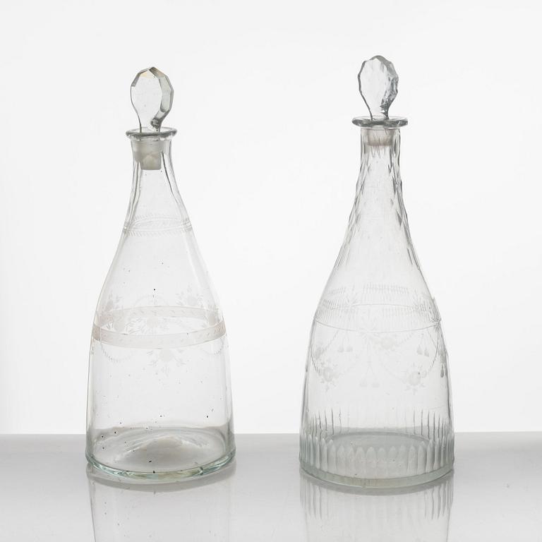 Karaffer, 2 st, glas, gustavianska, omkring år 1800.