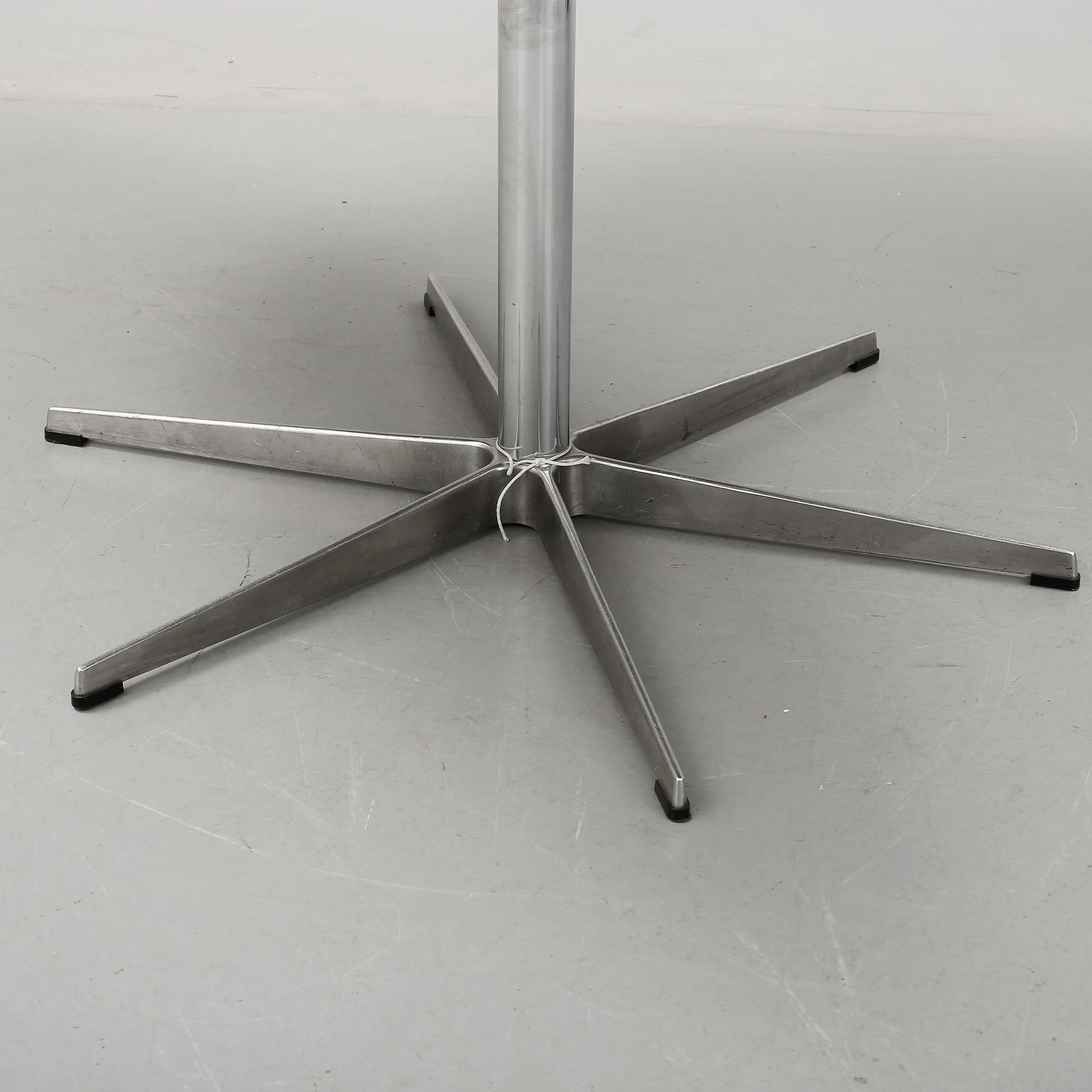 BORD, Bruno Mathsson, Piet Hein, Arne Jacobsen, modell A812, 1900-talets andra hälft.