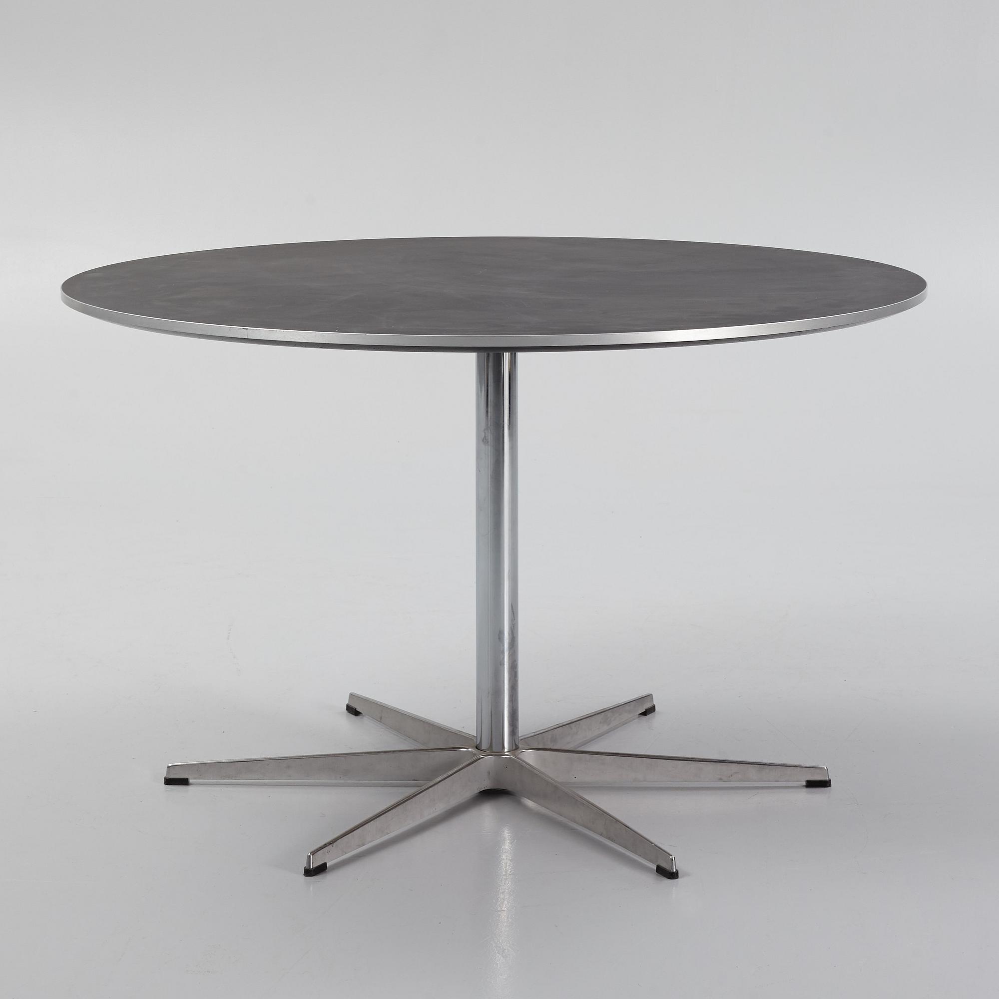 Arne Jacobsen, matbord, "Cirkulär / B825", Fritz Hansen, Danmark.