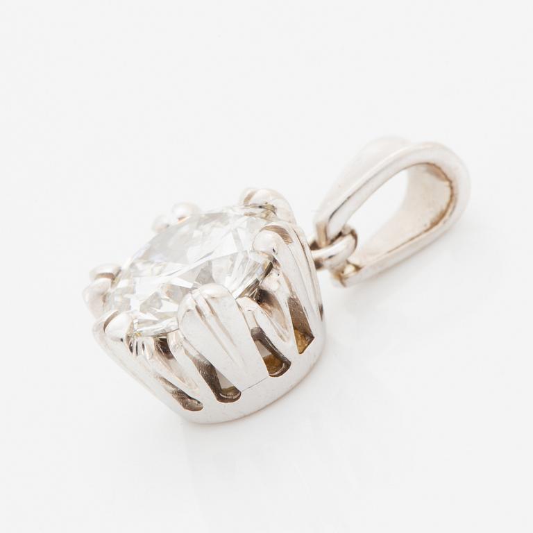 Brilliant-cut diamond pendant.