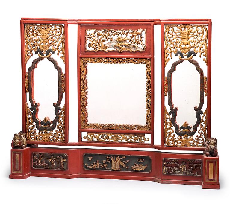 A carved gilt wood and lacquered table screen, Qing dynasty, 19th Century.