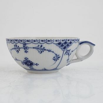 A Royal Copenhagen Porcelaine Tea Service, 'Musselmalet', (26 pieces).