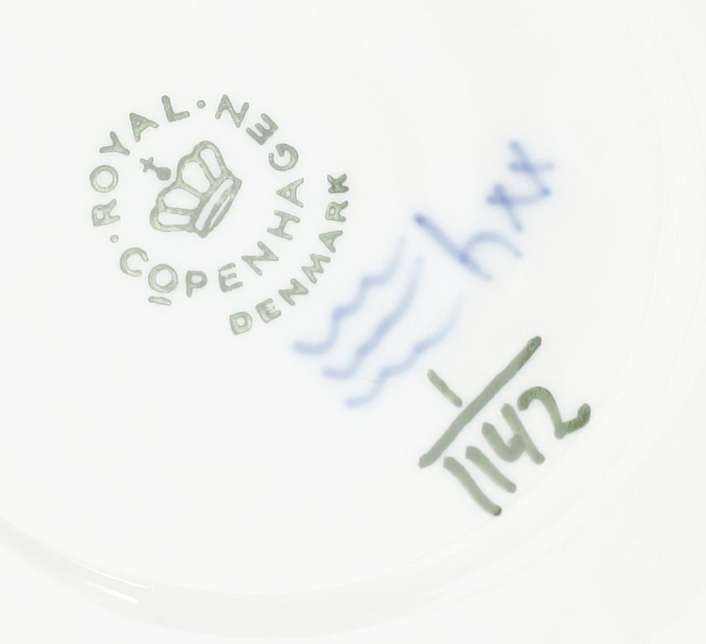 TEKOPPAR MED FAT, 12 st, porslin, Royal Copenhagen.