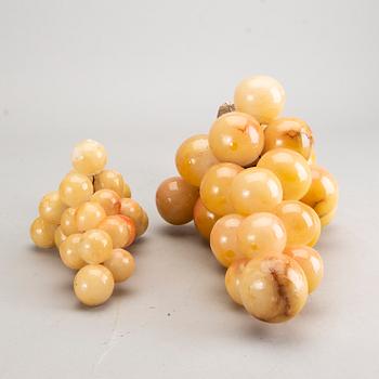 BORDSDEKORATIONER, 2 delar, trä och glas, 1900-tal.