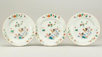 TALLRIKAR, 3 st, porslin, Kina, Qianlong 1736-1795.
