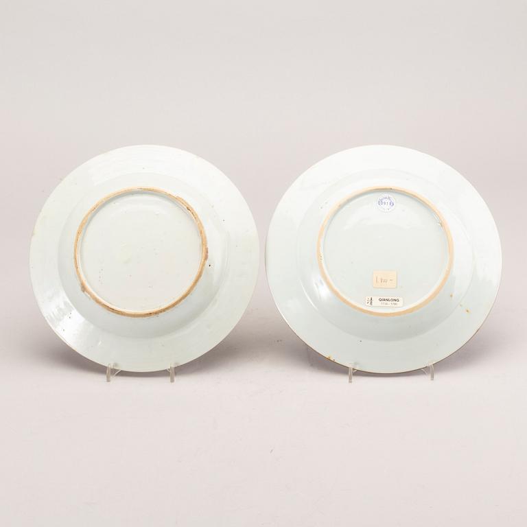 Tallrikar 4 stycken, porslin, olika. Kina, Qingdynastin, Qianlong (1736-95).
