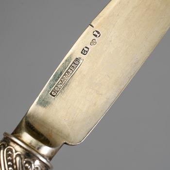 BESTICKSERVIS, 24 delar, silver och porslin, C G Hallberg, Stockholm 1881, total vikt cirka 1140 gram.