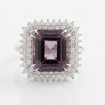 Ring with purple tourmaline and brilliant-cut diamonds.