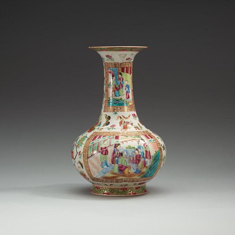 A Canton vase, Qing dynasty, 19th Century.