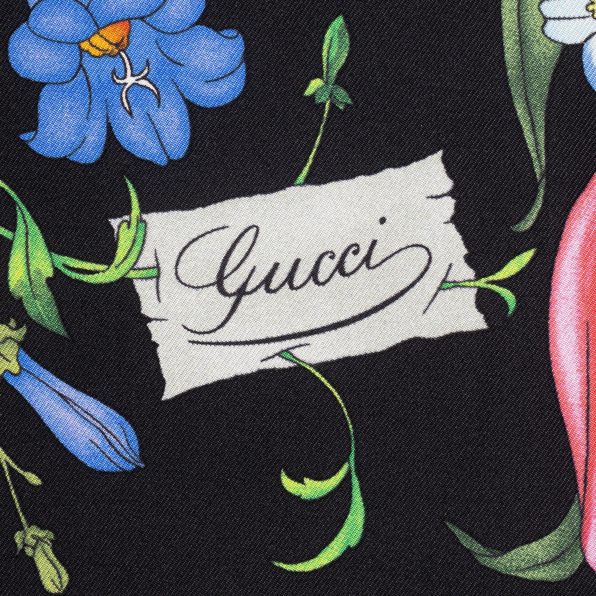 Gucci, a 'Flora' twill silk scarf.