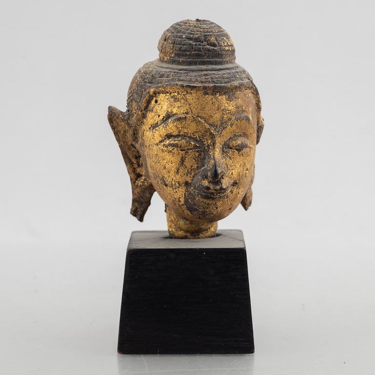 Two Thai gilt wooden fragments of figurines, late 19th century.