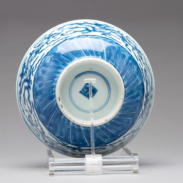 A blue and white bowl, Qing dynasty, early 18th Century.