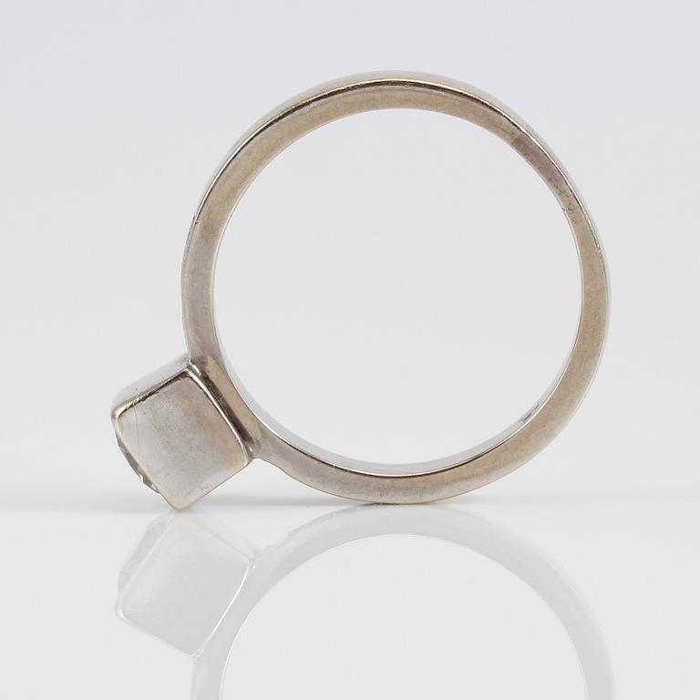 RING, 14K vitguld och diamanter.