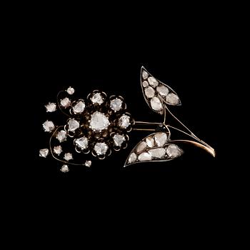 362. A BROOCH.