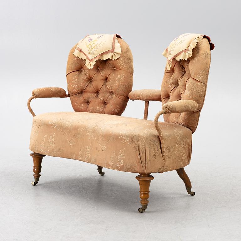 Salongsgrupp, 3 delar, med Drottning Sofias emblem, sent 1800-tal.