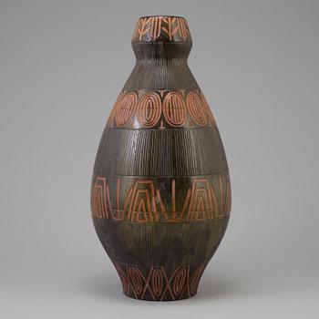 A Bo Fajans ceramic vase from mid 20th century. Berit Ternell.