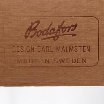 An oak dining table and four chairs by Carl Malmsten for Bodafors. Second half of the 20th Century.