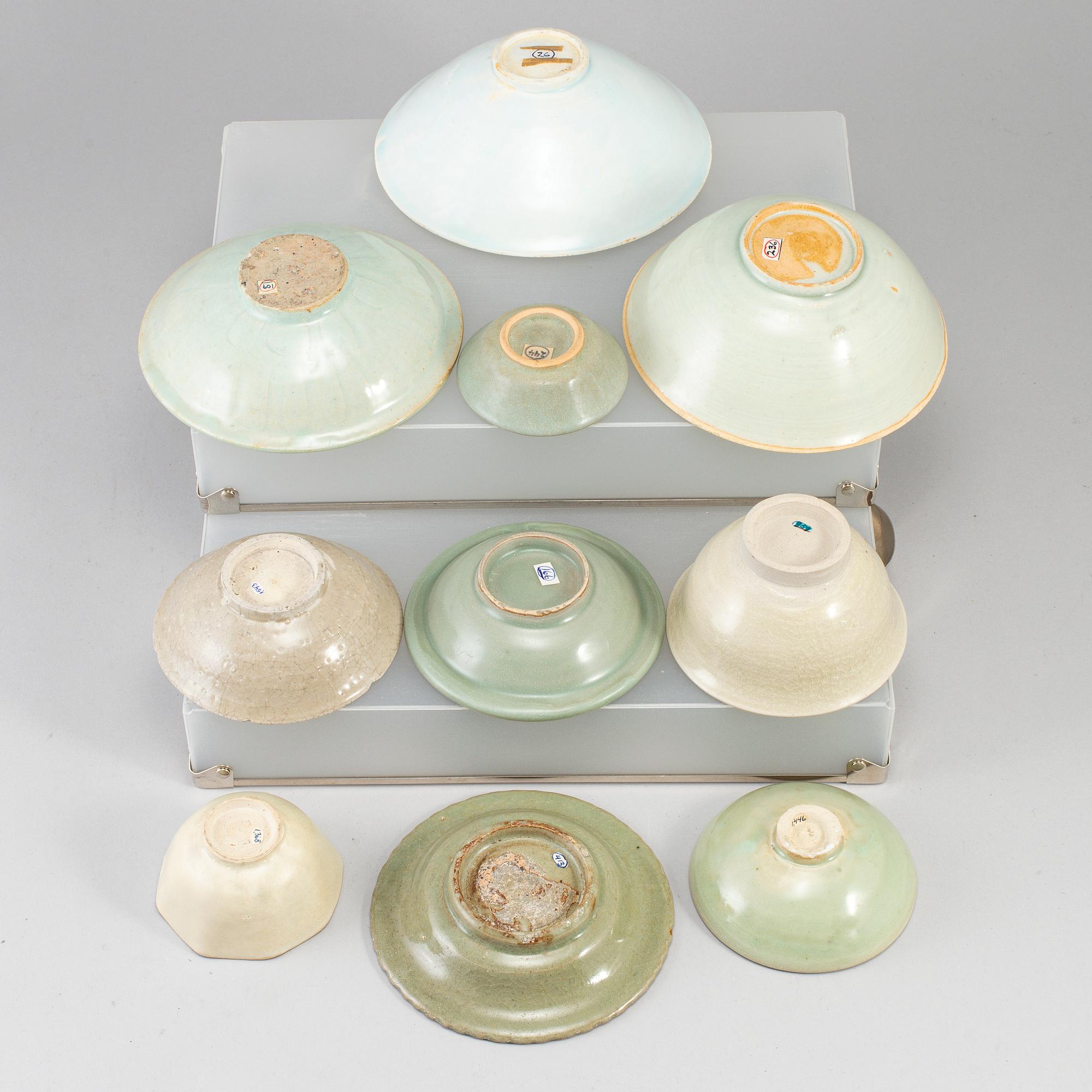 A group of ten Southeast asian ceramic bowls/dishe, 20th century.