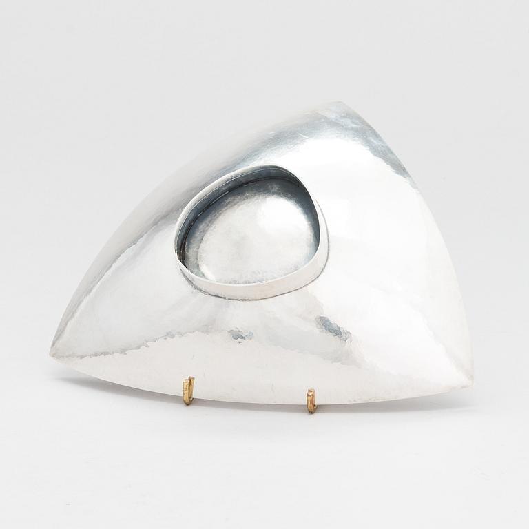 Reijo Sirkeoja, a silver bowl with amethysts, Hopeataidetakomo, Tampere 1962.