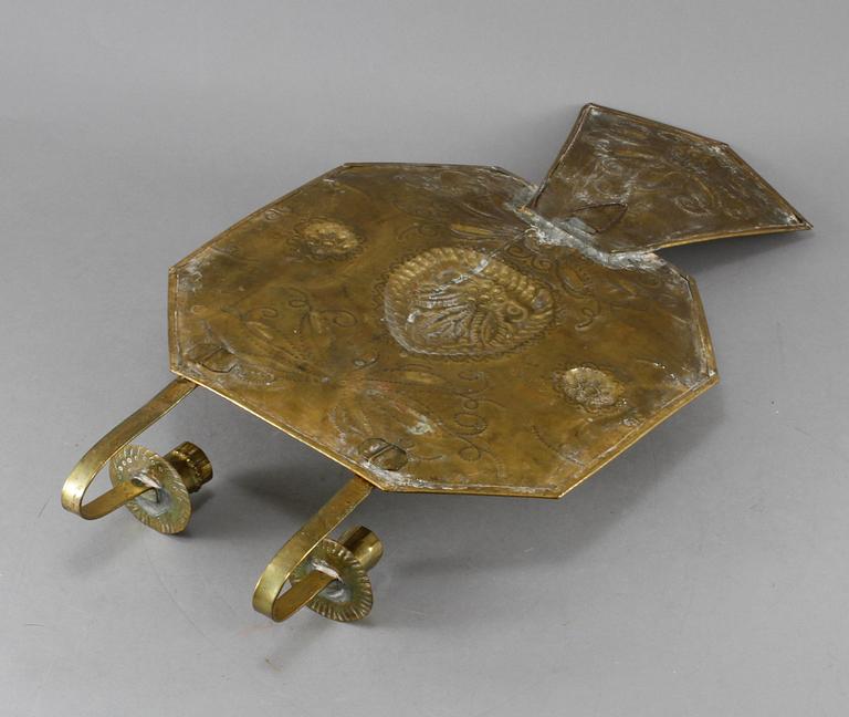 LJUSPLÅT, mässing, barockstil, 1900-talets första hälft.
