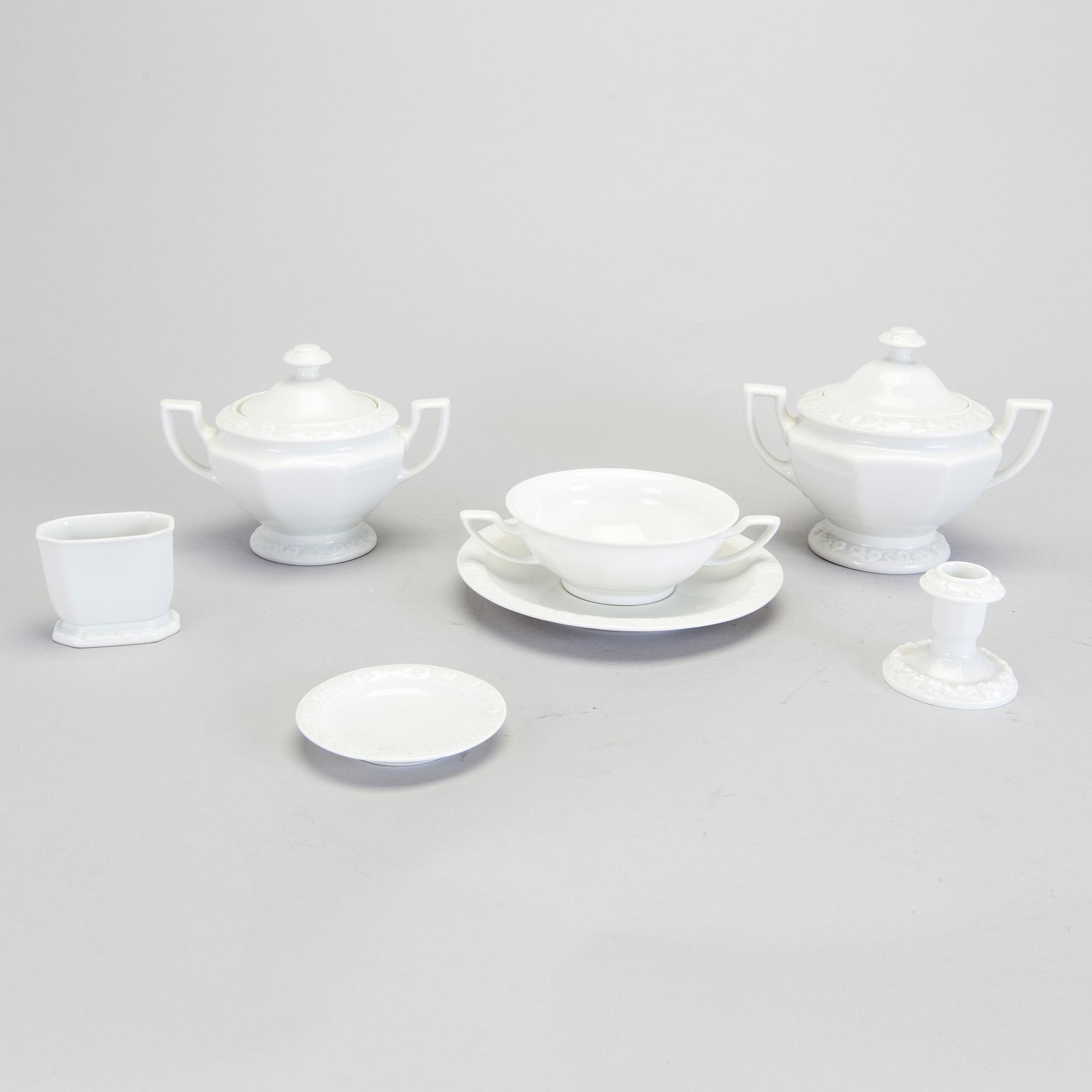 BULJONGKOPPAR med FAT, 13 st, samt SERVISDELAR, 12 st, "Maria Vit", Rosenthal.