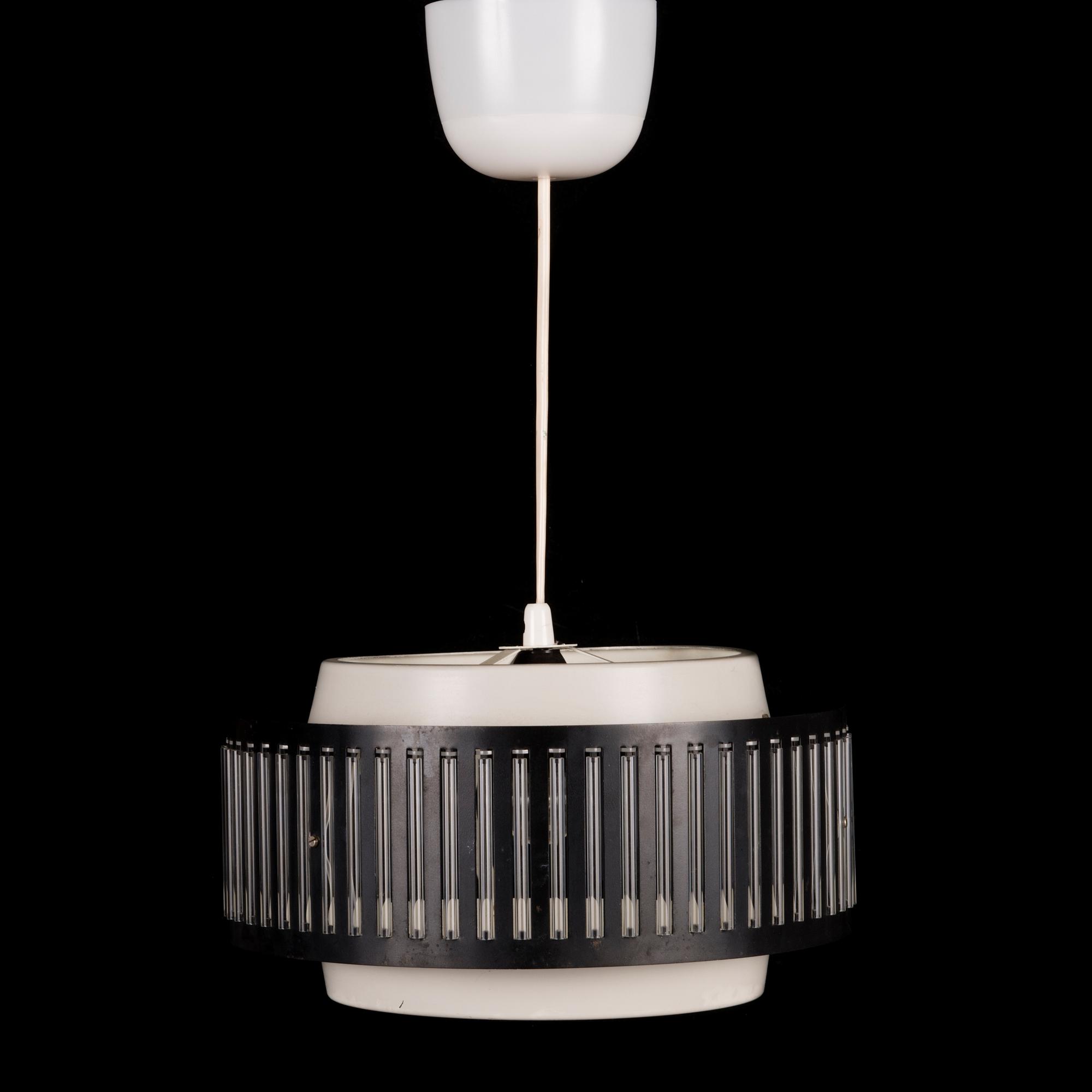 A ceiling light, the latter half of the 20th century.