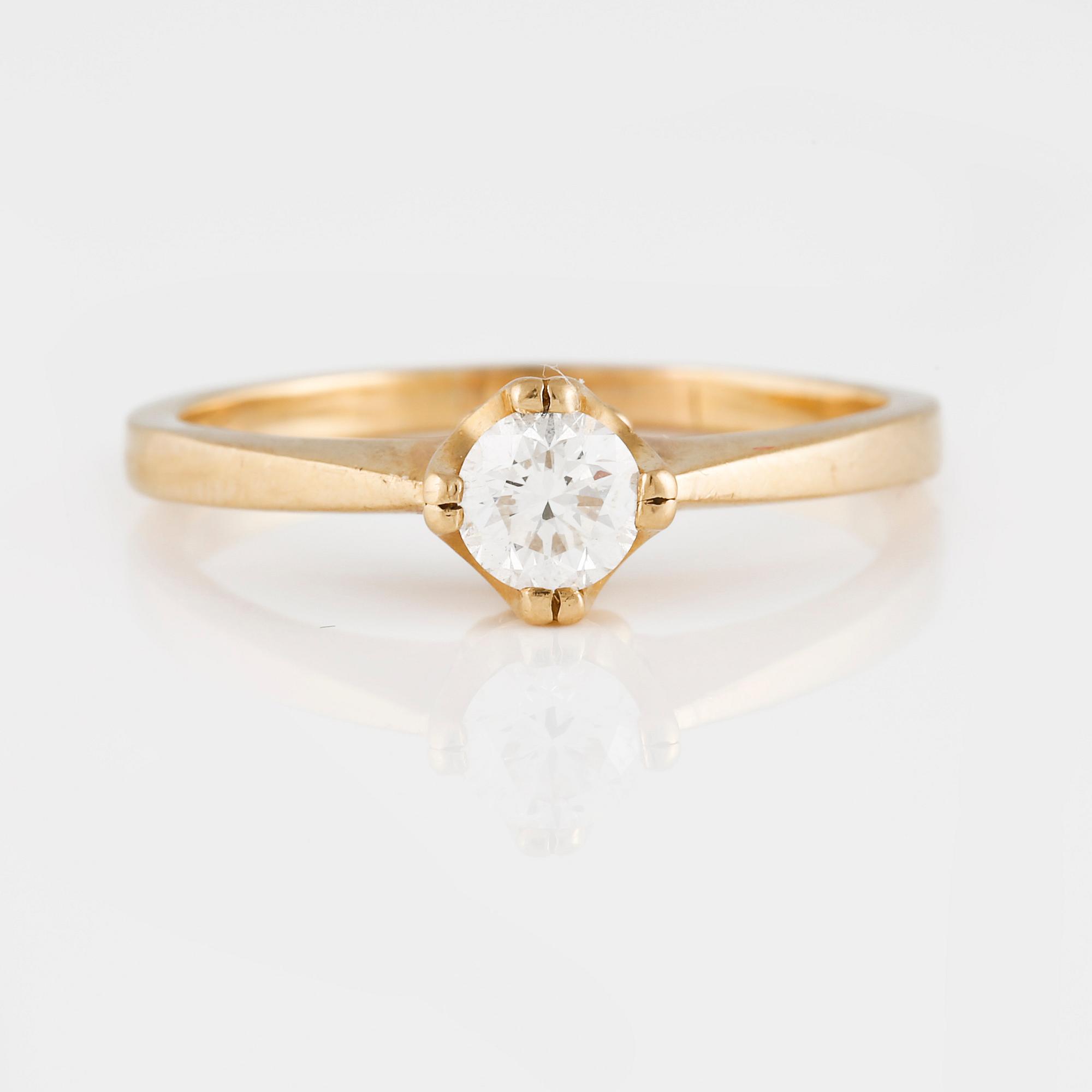 RING, 18K guld med briljantsliapd diamant ca 0.5 ct ct, Iduna, Varberg. Vikt 4,4 gram.