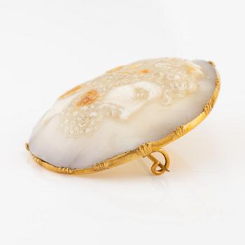 Brosch 18K guld med en snäckskalscamé.