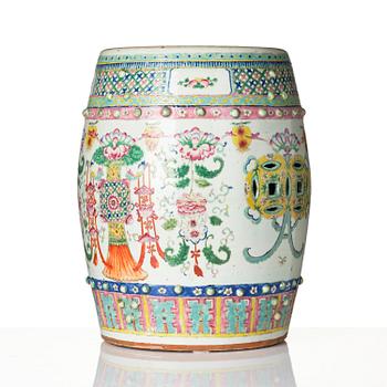 A famille rose garden seat, Qing dynasty, 19th century.