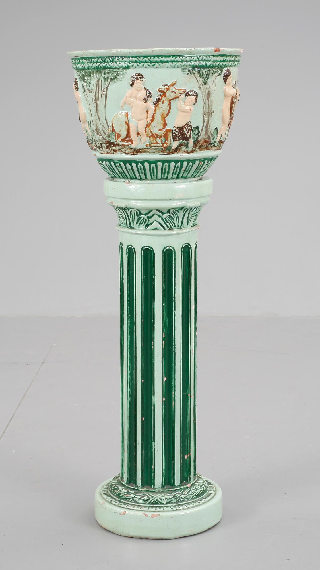 YTTERFODER MED PIEDESTAL, gjutmassa, 1920/30-tal.