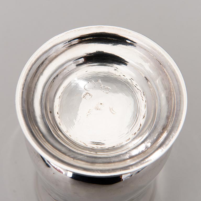 MUGG i sterling silver, stämplad JC, möjligen John Carman, London 1729.