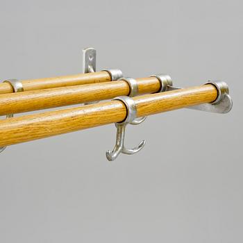 KLÄDHÄNGARE, omkring 1900-talets mitt.