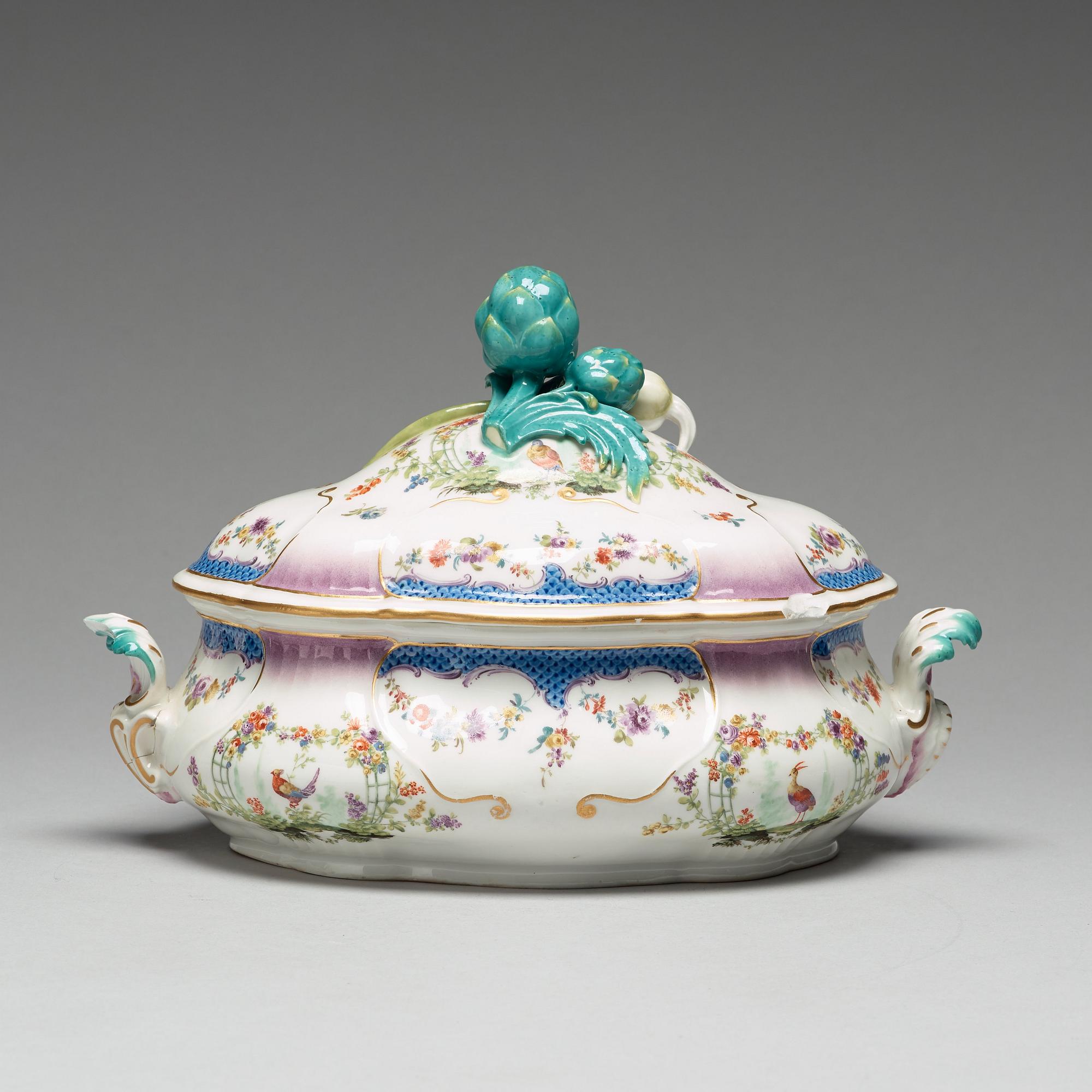 TERRIN med LOCK och FAT, porslin. Meissen, 1700-tal.