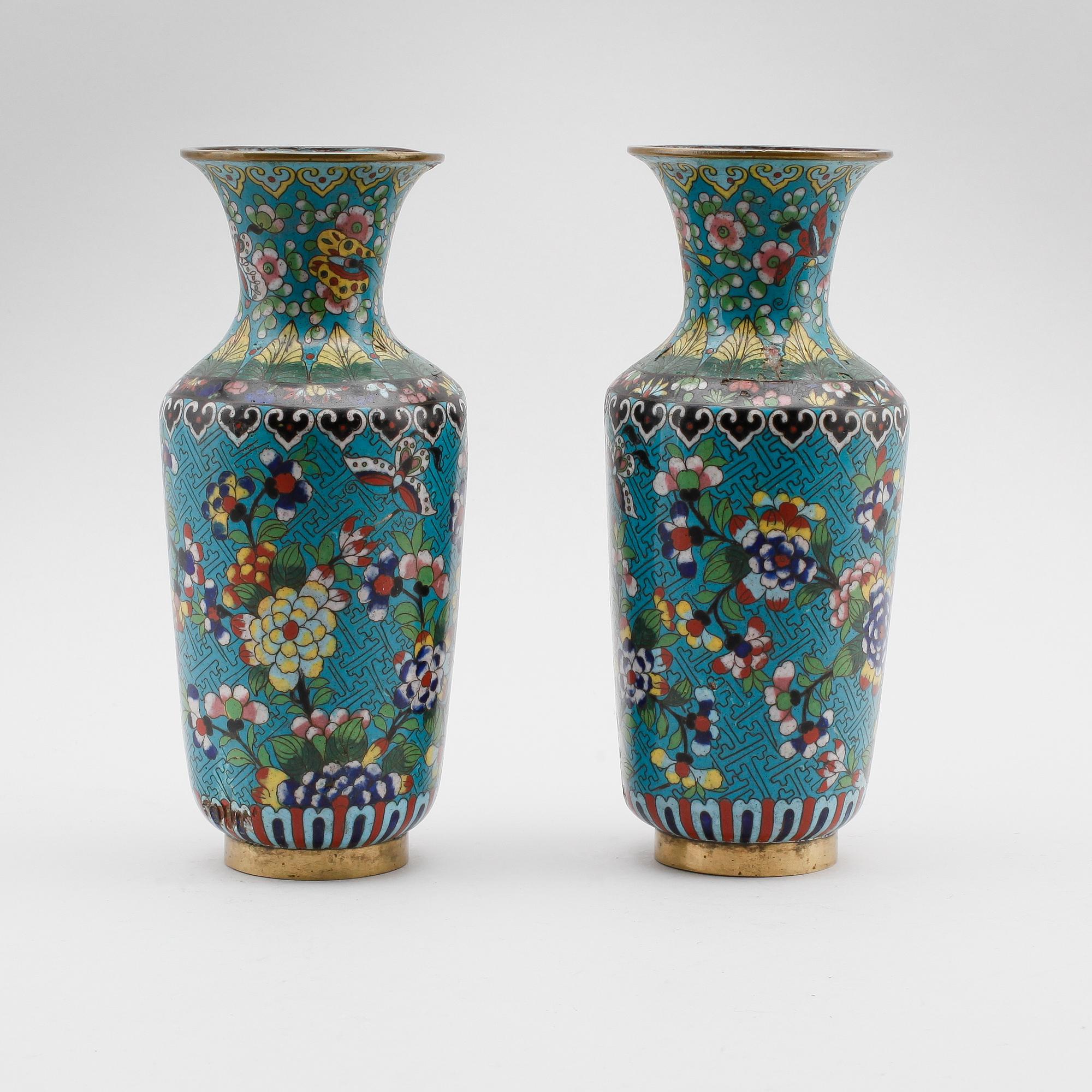 VASER, 1 par, cloisonné, Kina, 1900-talets första hälft.