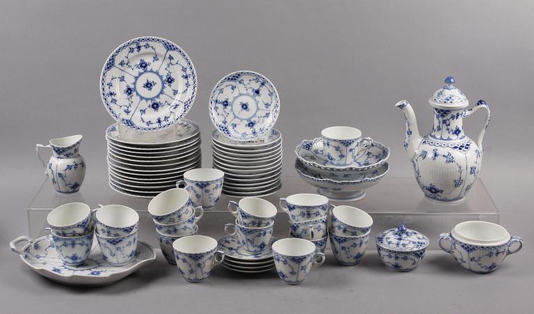 KAFFESERVIS, 38 delar, porslin, "Musselmalet", Royal Copenhagen.