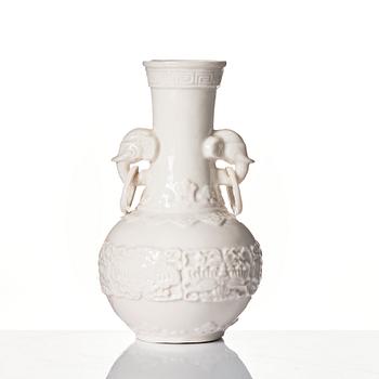 A blanc de chine vase, late Qing dynasty.