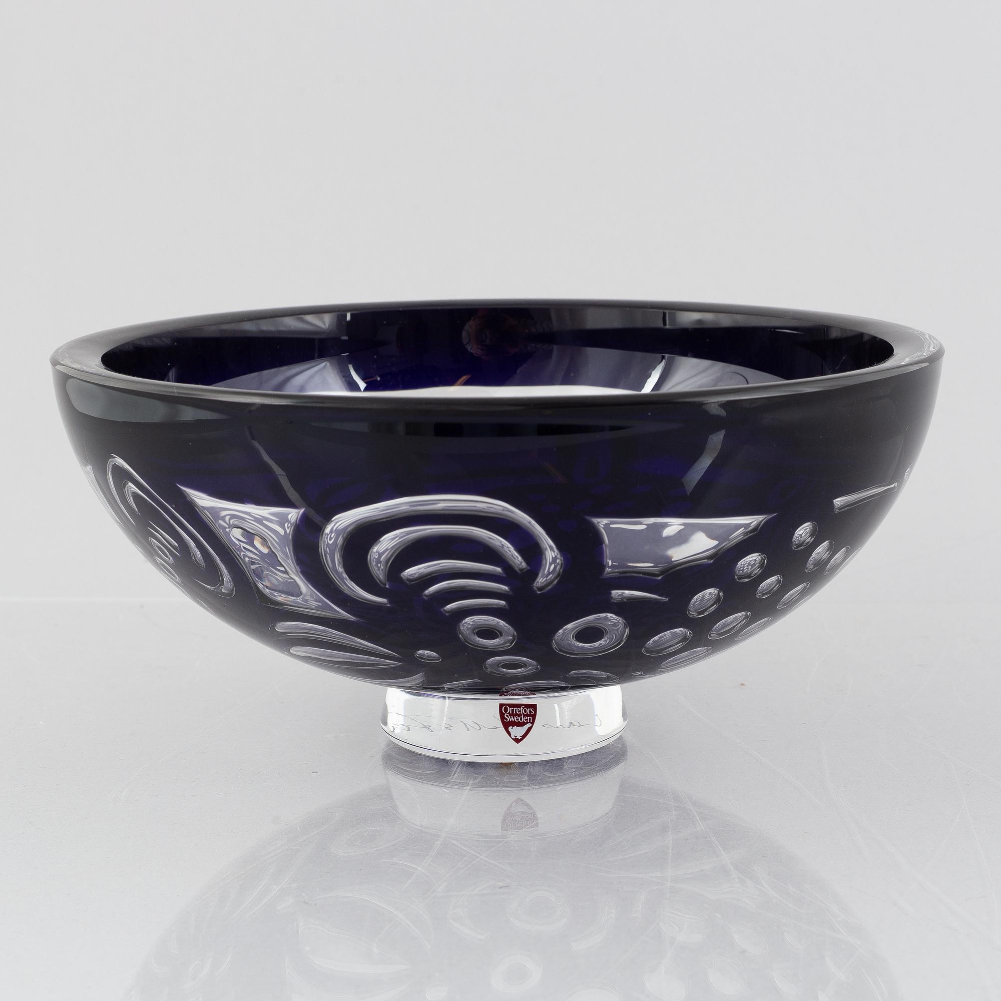 Lars Hellsten, an 'ariel' glass bowl, Orrefors Gallery 1988.