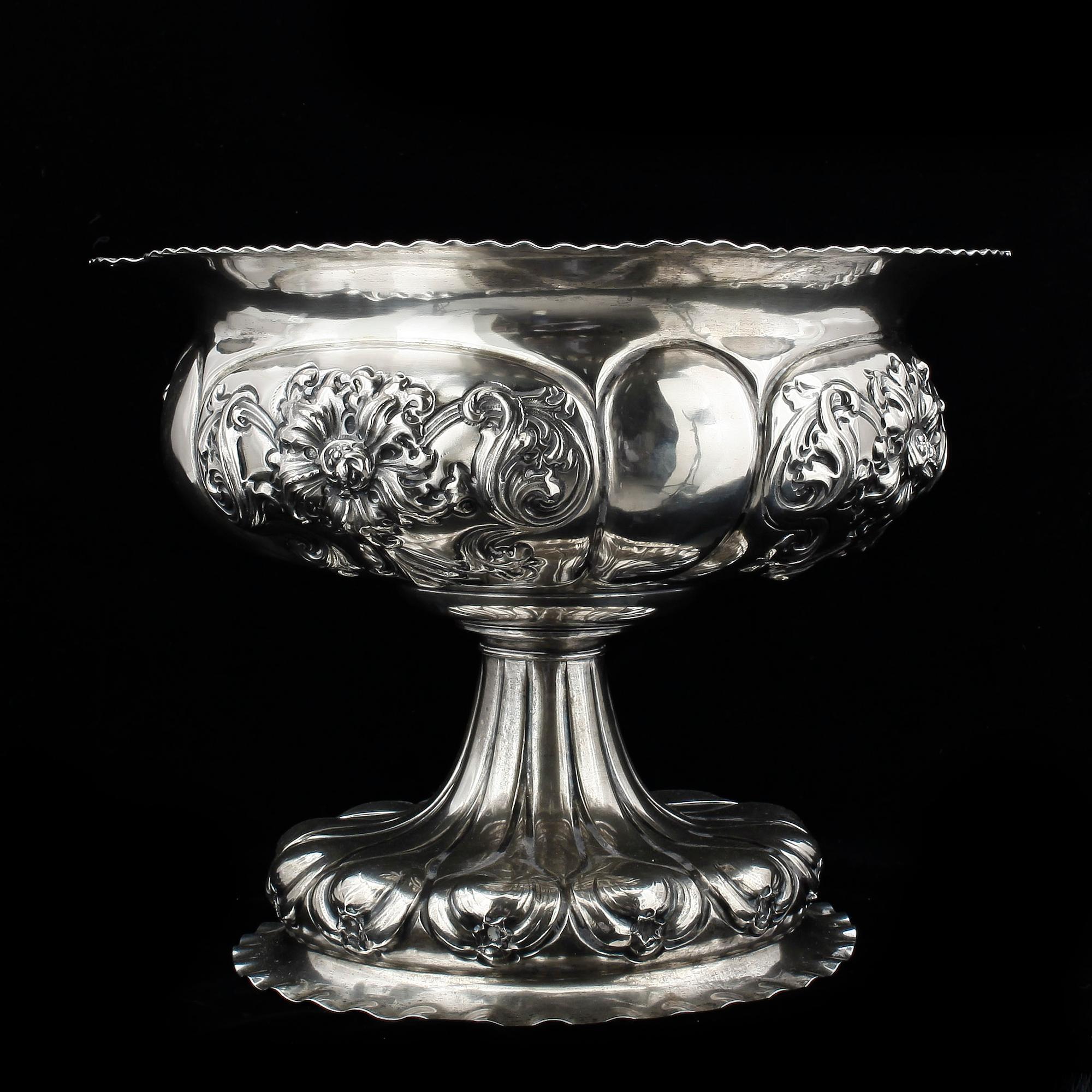 SKÅL PÅ FOT, silver, Möllenborg Stockholm 1913. Vikt 980 gr.