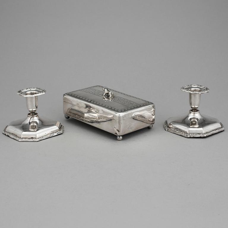 SMYCKESSKRIN samt LJUSSTAKAR, ett par, silver, J. Tostrup ca 1930, stakarna: Norge 1950/60-tal. Med sv. kontrollstämpel.