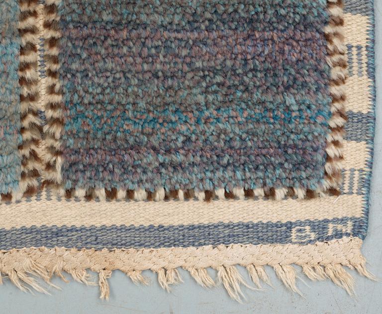 RUG. "Gyllenrutan blå". Knotted pile in relief. 162 x 113,5 cm. Signed AB MMF BN.