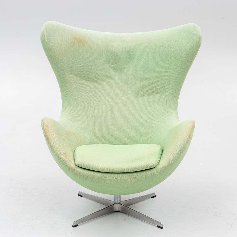 Arne Jacobsen, a swivel easy chair, 'The Egg', Fritz Hansen 1992.