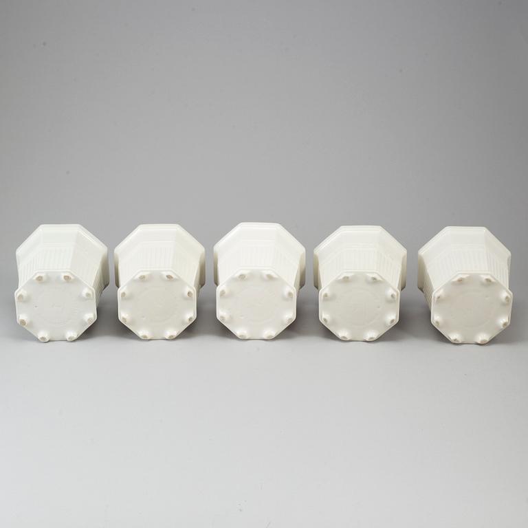 Five porcelain flowerpots by Prins Eugen.
