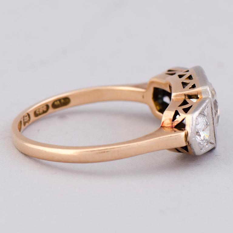 A RING, old cut diamond, brilliant cut diamonds, 14K gold. Westerback, Helsinki Finland 1958.