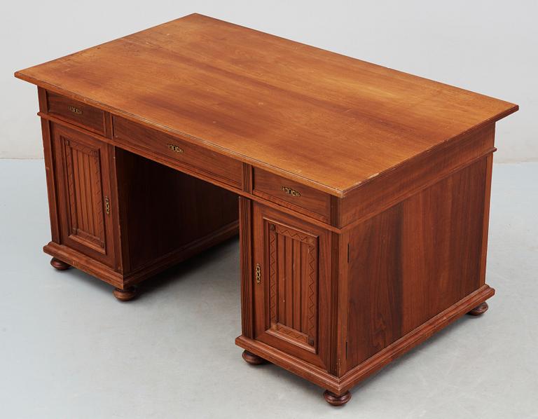 SKRIVBORD, senjugend, 1900-talets början.